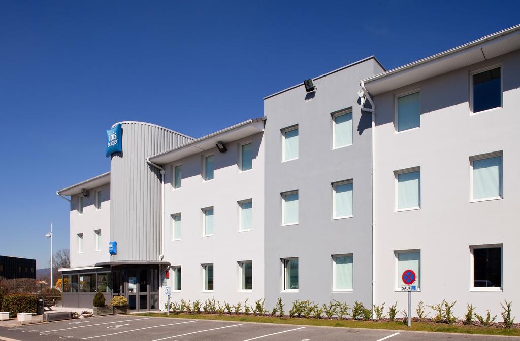 Ibis Budget Clermont Ferrand Nord Riom Esterno foto